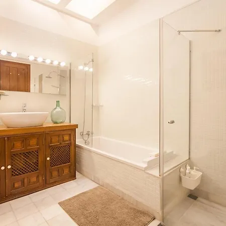 Penthouse In Restored C19th *