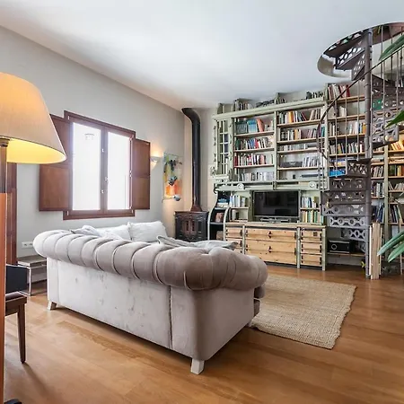Penthouse In Restored C19th *
