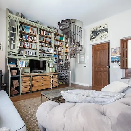 Penthouse In Restored C19th Apartment Seville