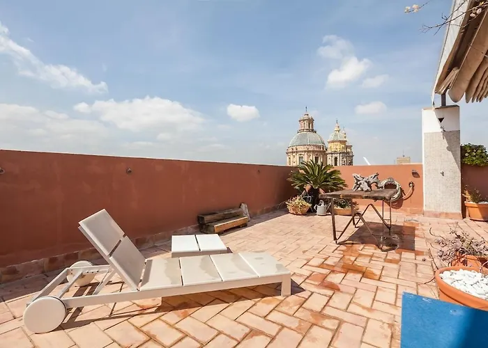 Penthouse In Restored C19th 아파트
