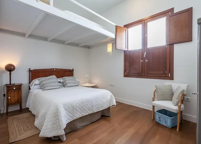 Penthouse In Restored C19th 아파트 *