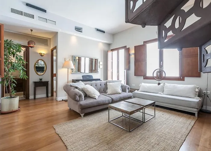 Penthouse In Restored C19th 아파트 세비야
