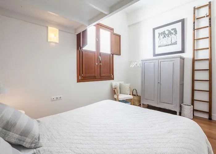 Penthouse In Restored C19th 아파트 *