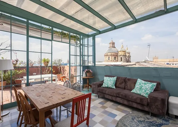 Penthouse In Restored C19th 아파트