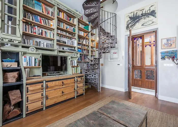 아파트 Penthouse In Restored C19th